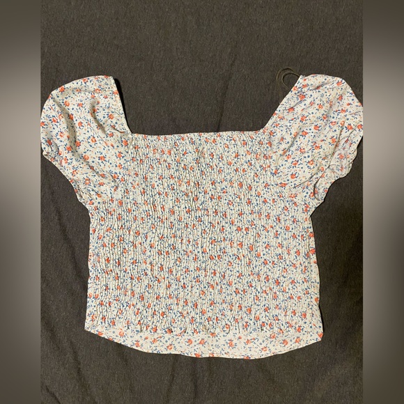 Cropped Floral Blouse - Picture 2 of 5